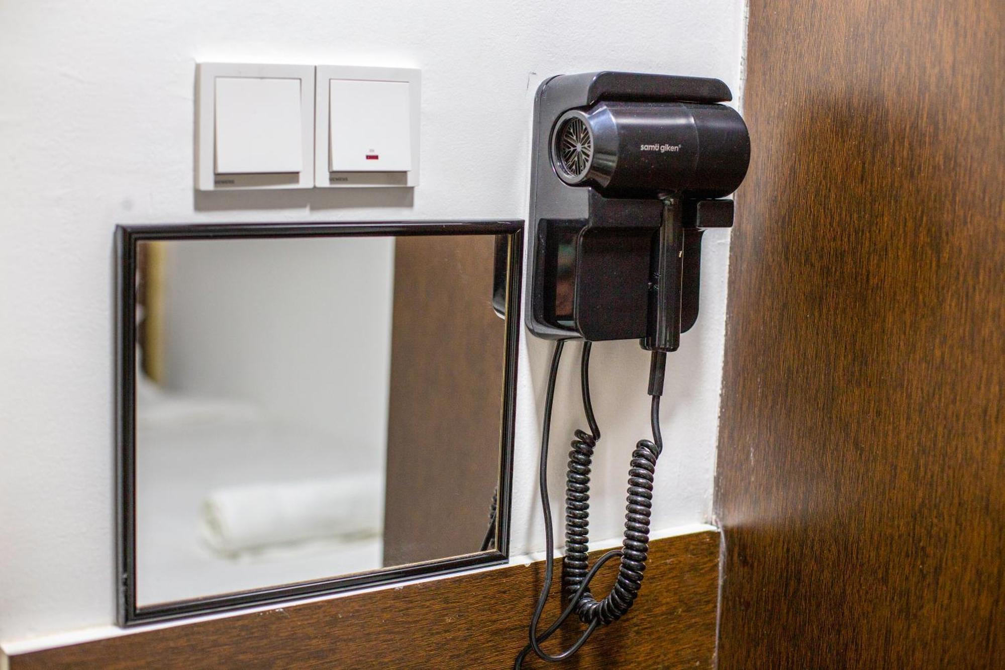 Queen Room,1638585019:JPEG